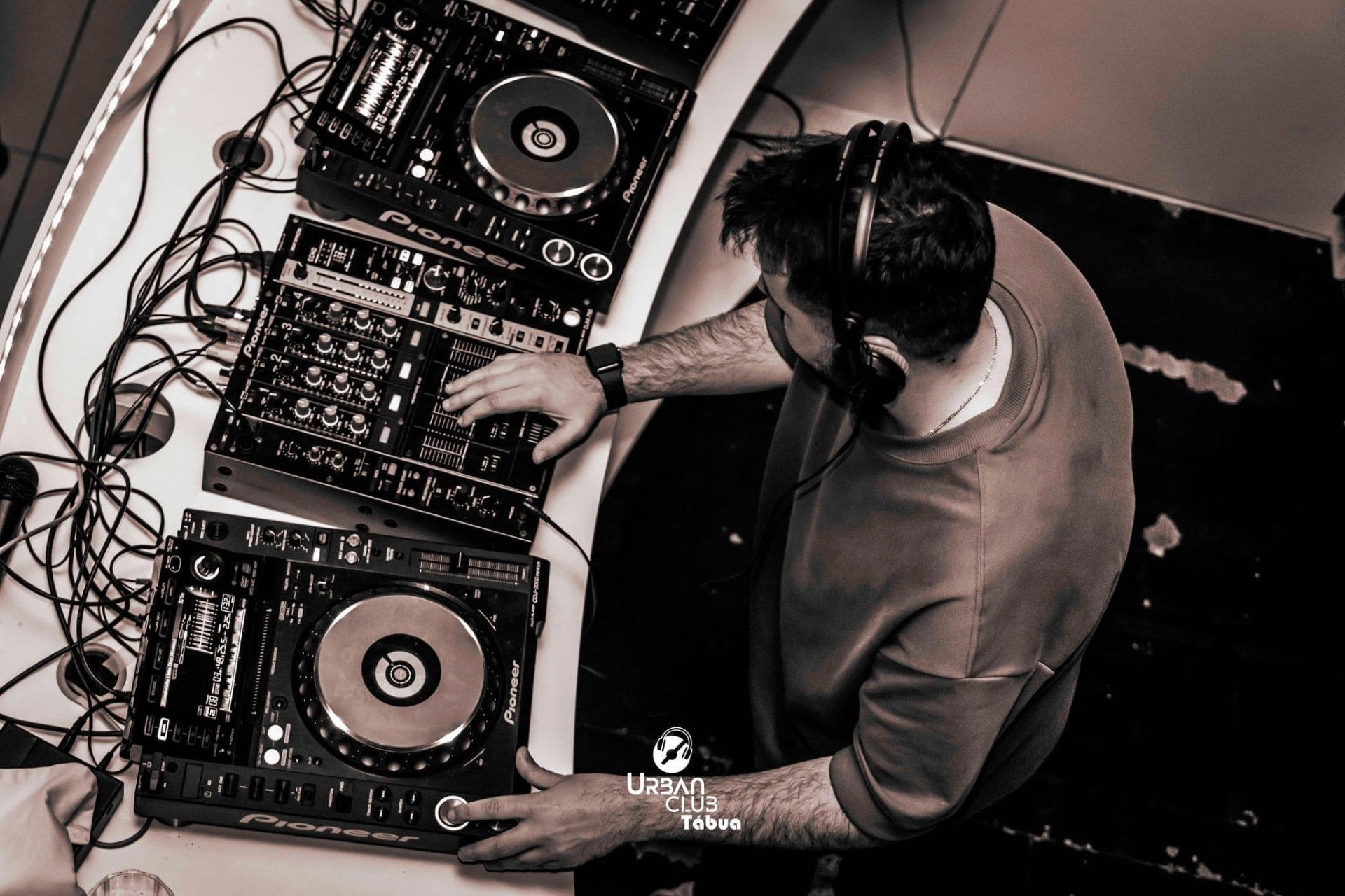 TIAGO SILVA live photo 2